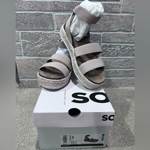EUC!! SO Brand Girl’s Size 3 “Bonniee” Natural Sandals